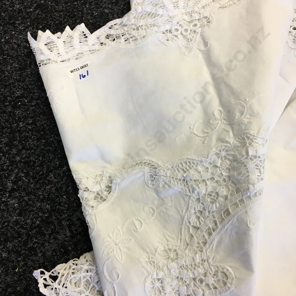 Selection Of Vintage Linen  Image 1++