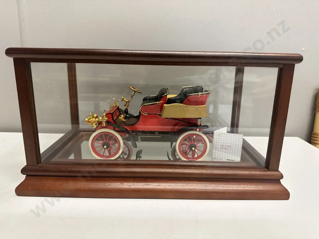 1903 Ford Model A 1:16 Scale Die Cast Model Car, Franklin Mint Precision Models Wood & Glass Case With Mirrored Base Image 1++