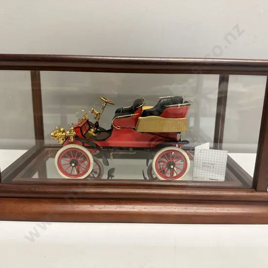 1903 Ford Model A 1:16 Scale Die Cast Model Car, Franklin Mint Precision Models Wood & Glass Case With Mirrored Base