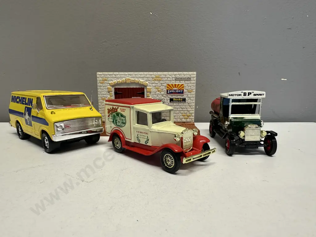 Vintage Matchbox Models of Yesteryear Diecast Ford Model A"Walters" Model T "BP" & SuperKings Dodge Van, & Diorama Image 1++
