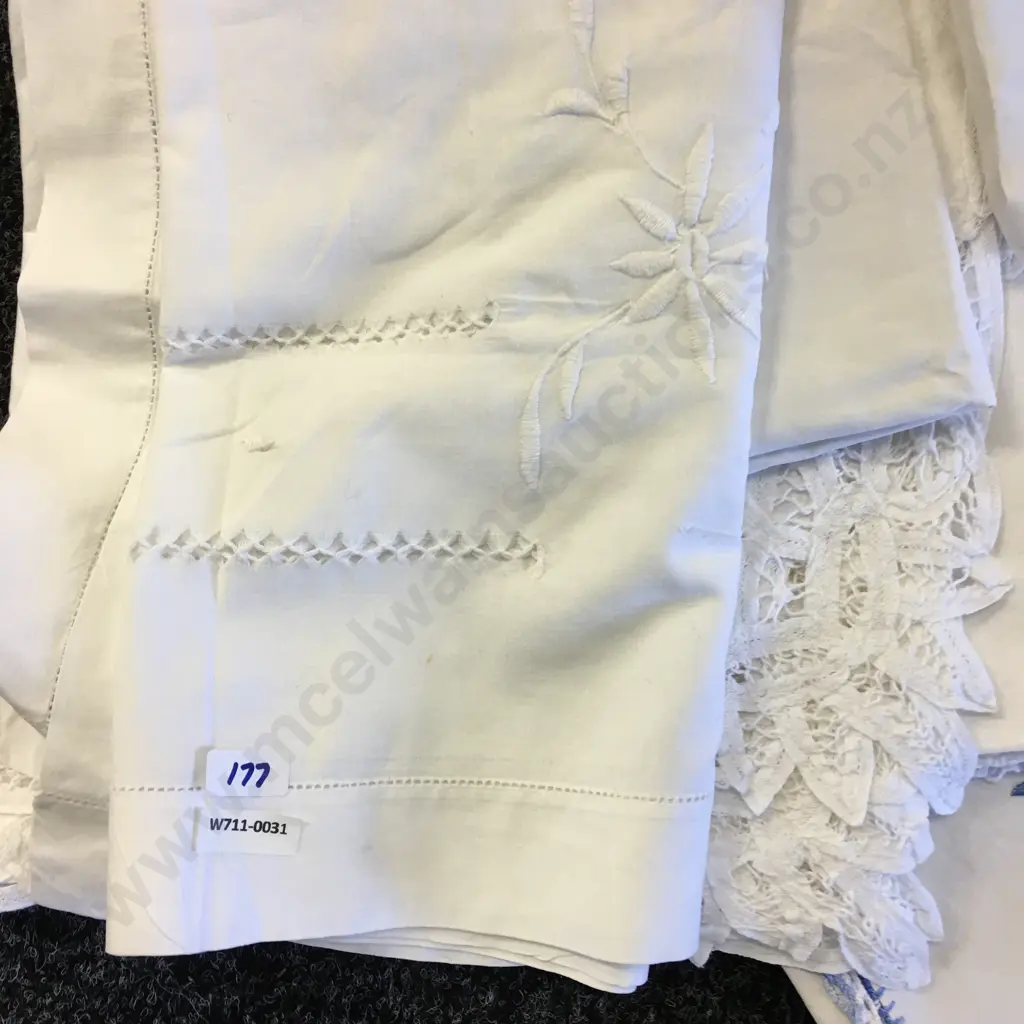 Selection Of Vintage Linen  Image 1++
