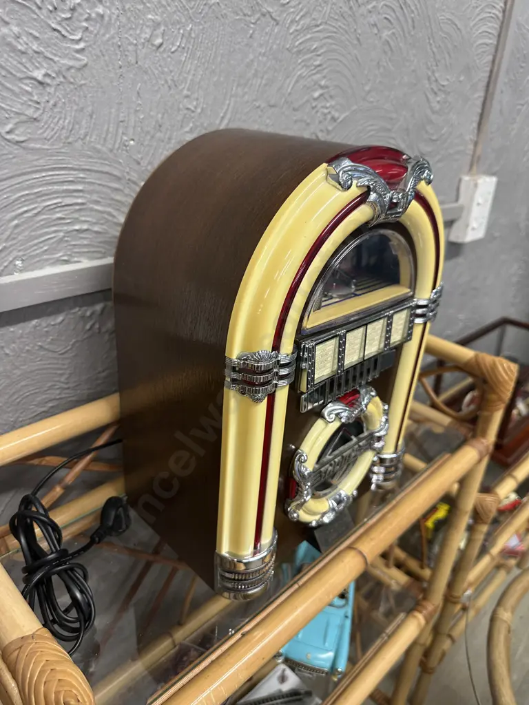Thomas Collector's Edition Vintage CR-11 Custom Jukebox Radio, Cassette Player, 37 x 26cm Image 1++