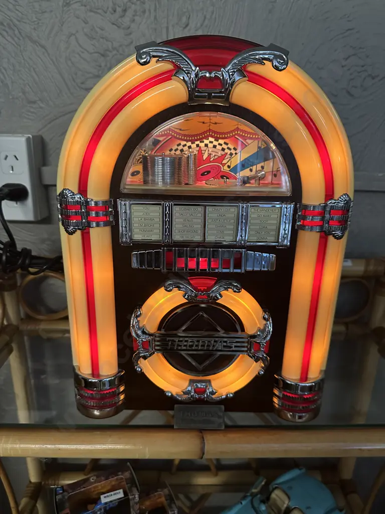 Thomas Collector's Edition Vintage CR-11 Custom Jukebox Radio, Cassette Player, 37 x 26cm Image 1++