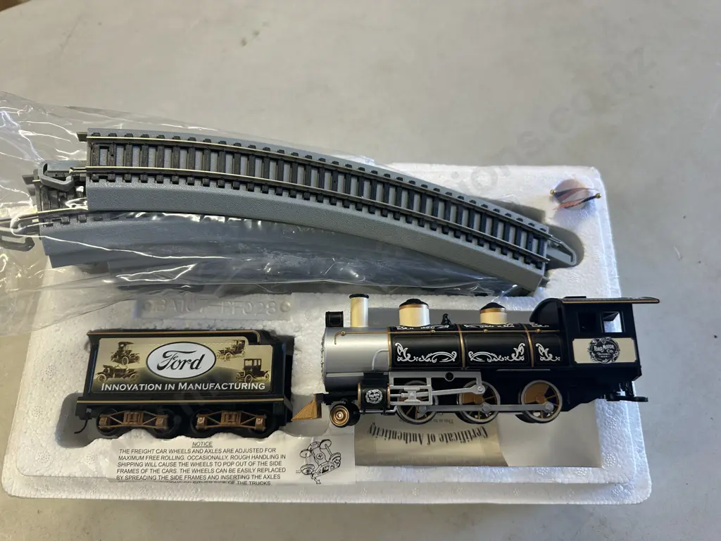 Bachmann Hawthorne Village Ford Century of Innovation Locomotive, With Coal Tender & 8 Curved Track HO Scale Image 1++