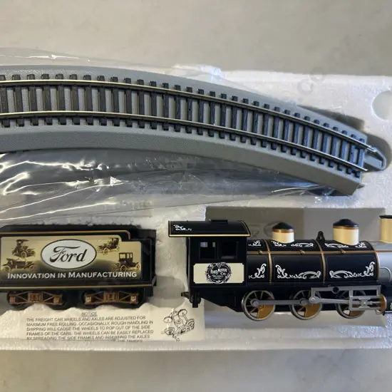 Bachmann Hawthorne Village Ford Century of Innovation Locomotive, With Coal Tender & 8 Curved Track HO Scale