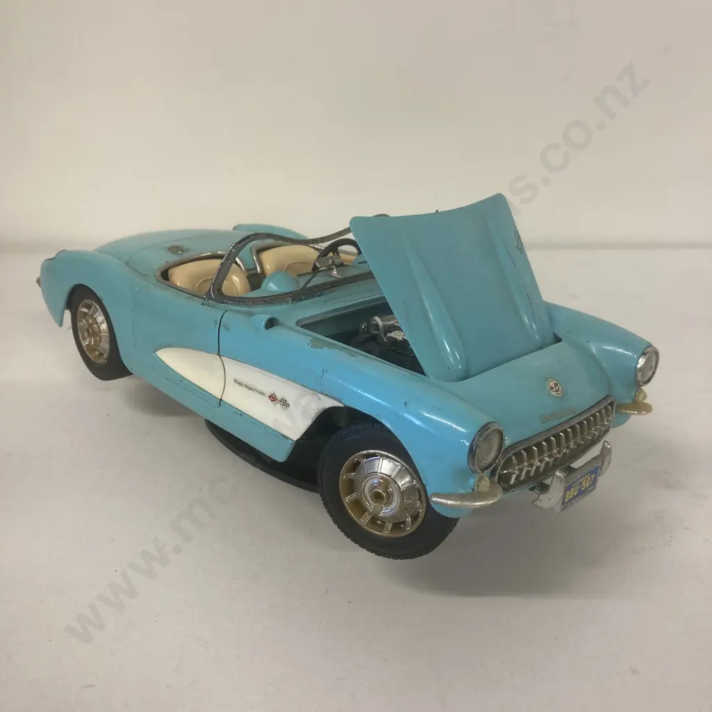 Burago 1957 Chevrolet Corvette 1:18 Diecast Model Image 1++