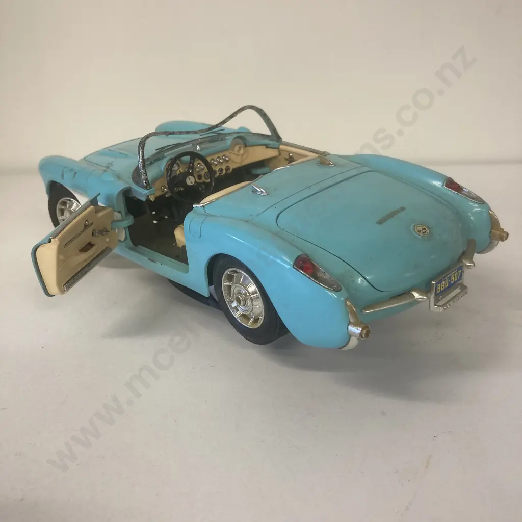 Burago 1957 Chevrolet Corvette 1:18 Diecast Model Image 1++
