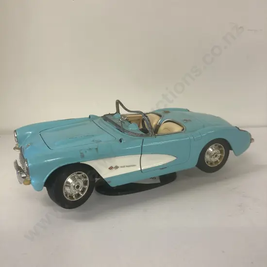 Burago 1957 Chevrolet Corvette 1:18 Diecast Model