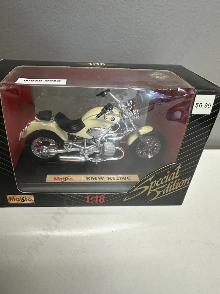 Maisto Special Edition BMW R1200C & Honda F6C 1:18 Diecast Motorcycles (NIB) Image 1++