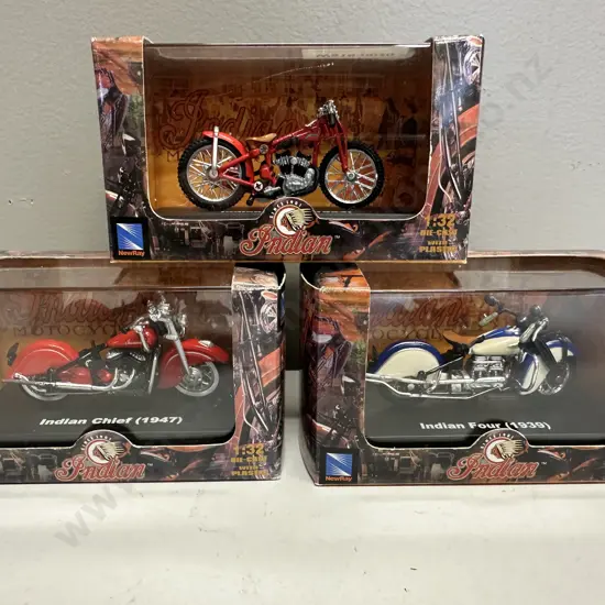 New Ray Indian Scout (1933) Indian Four (1939), Indian Chief (1947) DieCast 1:32 Motorcycles (NIB)