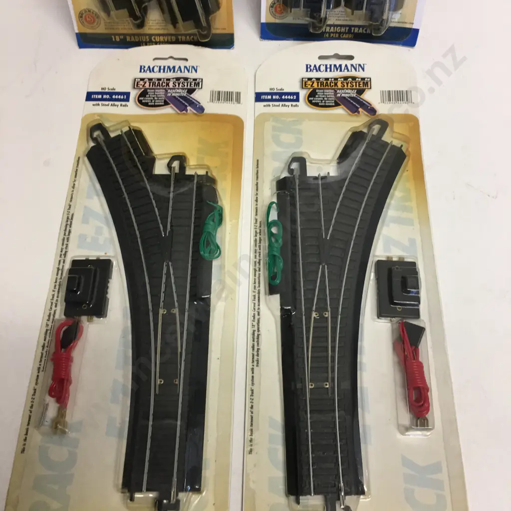 New Bachmann USA E-Z Track (HO Scale) 18" Radius Curved x 4, Left & Right Remote Turnouts, 9" Straight Track x 4 Image 1++