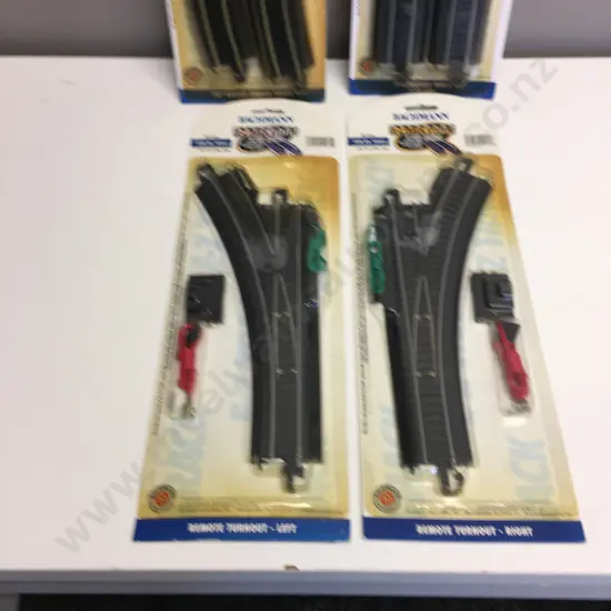 New Bachmann USA E-Z Track (HO Scale) 18" Radius Curved x 4, Left & Right Remote Turnouts, 9" Straight Track x 4