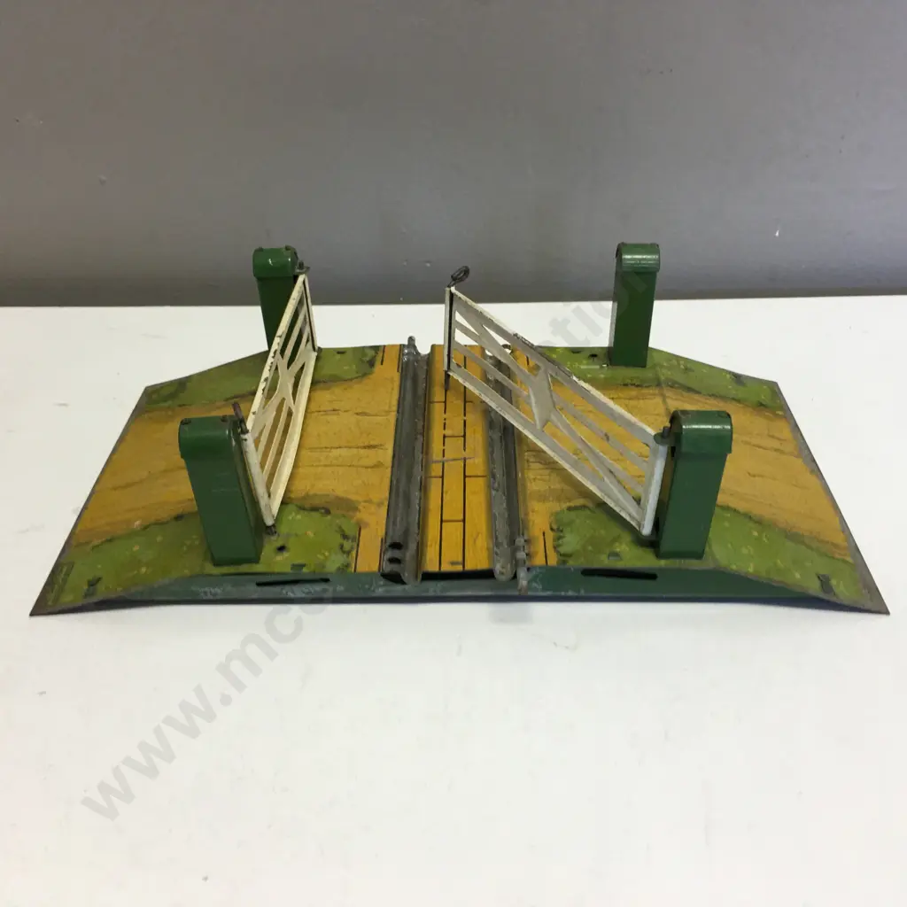 Hornby Trains Tinplate O Gauge No. 1 Level Crossing, Clockwork, With Original Box Image 1++