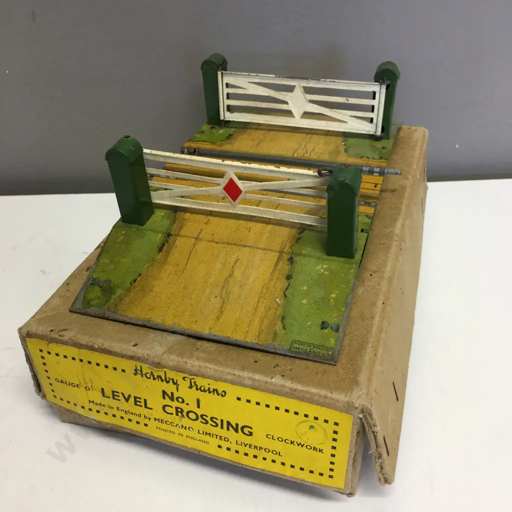 Hornby Trains Tinplate O Gauge No. 1 Level Crossing, Clockwork, With Original Box Image 1++