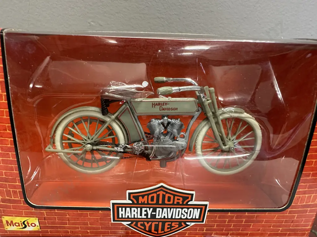 Maisto Harley-Davidson 1942 WLA Flat Head,1962 FLH Duo Glide,1909 Twin 5D V-TWIN 1:18 Diecast Motorcycles Series 5 (NIB) Image 1++