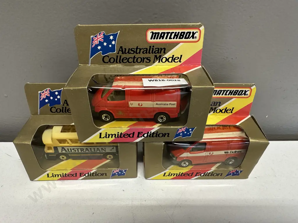 Matchbox Australian Collectors Model MB-65 Airport Coach, MB-60 Ford Transits "We Deliver" & "Australia Post" Image 1++