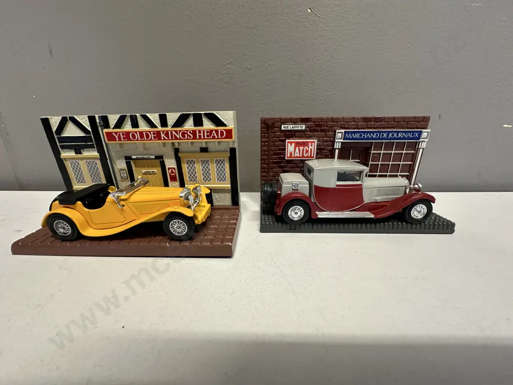 Vintage Matchbox Models of Yesteryear Diecast 1:38 Diorama's 1936 Jaguar SS-100 & 1927 Bugatti T44 Image 1++