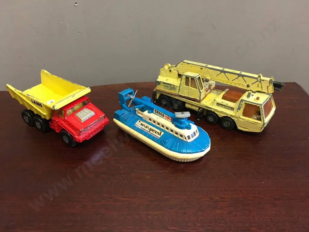 Matchbox SuperKings K-12 K-113 Hercules Mobile Crane,1974 & K-4 Big Tipper,1973 & K-22 Seaspeed Hovercraft,1974 Image 1++
