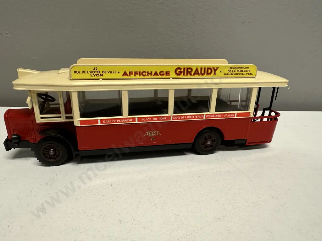 Solido TN6C 1934 Renault Autobus. Diecast 1:50 #4401 Image 1++