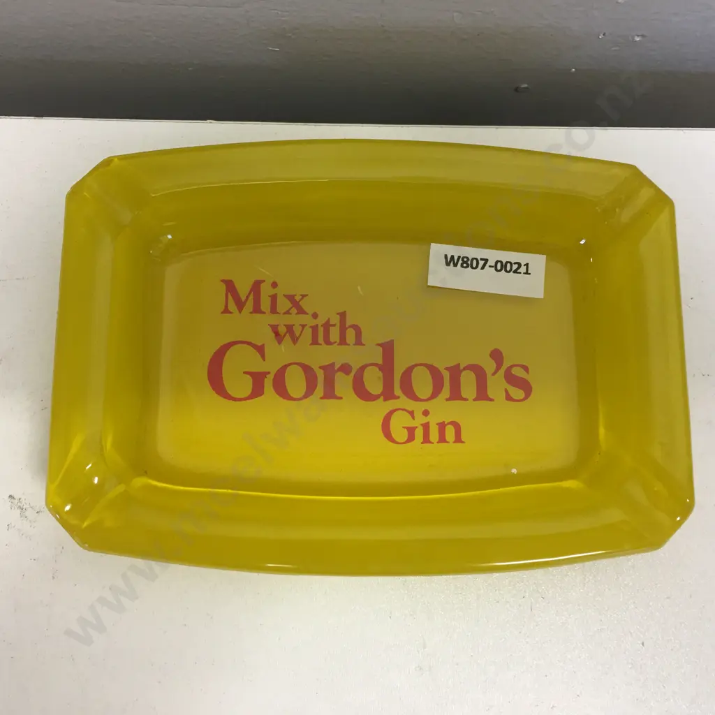 Rare Vintage Yellow Glass Gordon's Gin Advertising Ashtray, 15 x 10.5cm Image 1++
