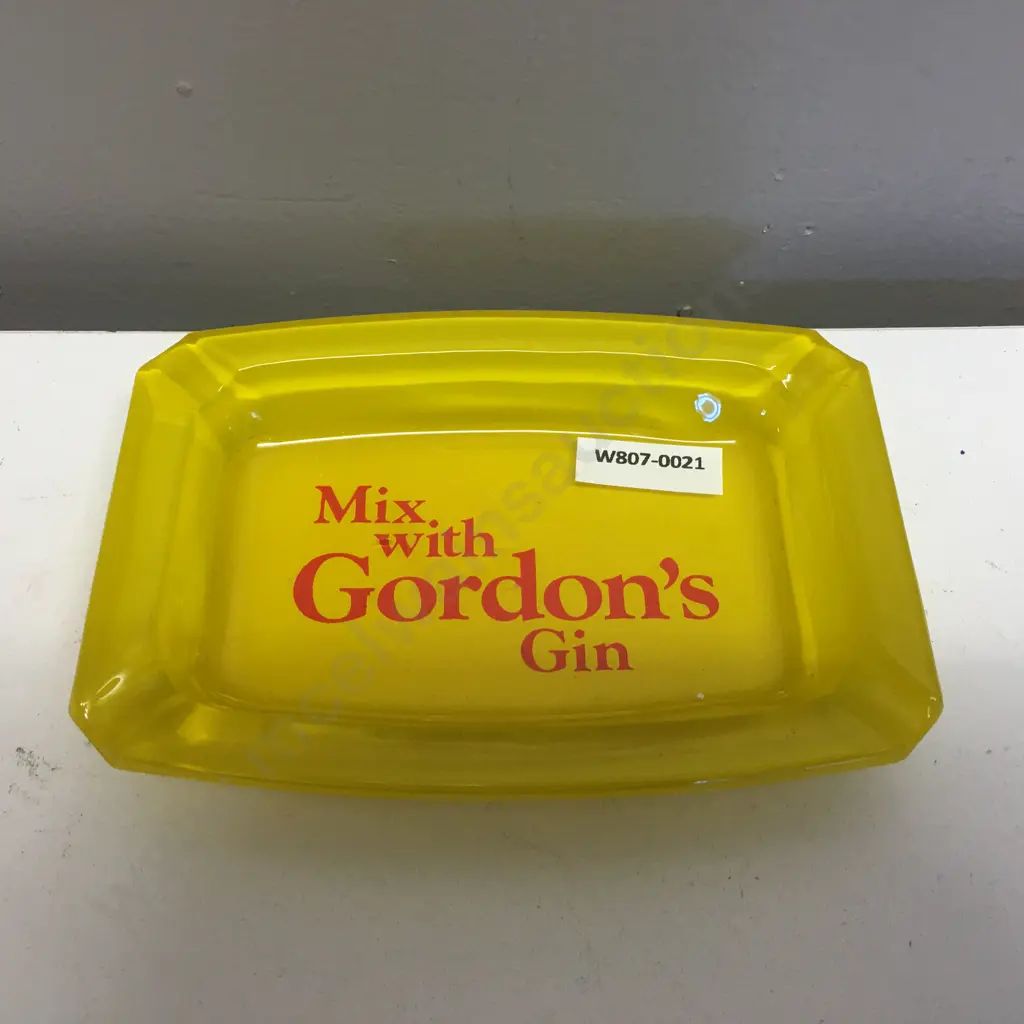 Rare Vintage Yellow Glass Gordon's Gin Advertising Ashtray, 15 x 10.5cm Image 1++
