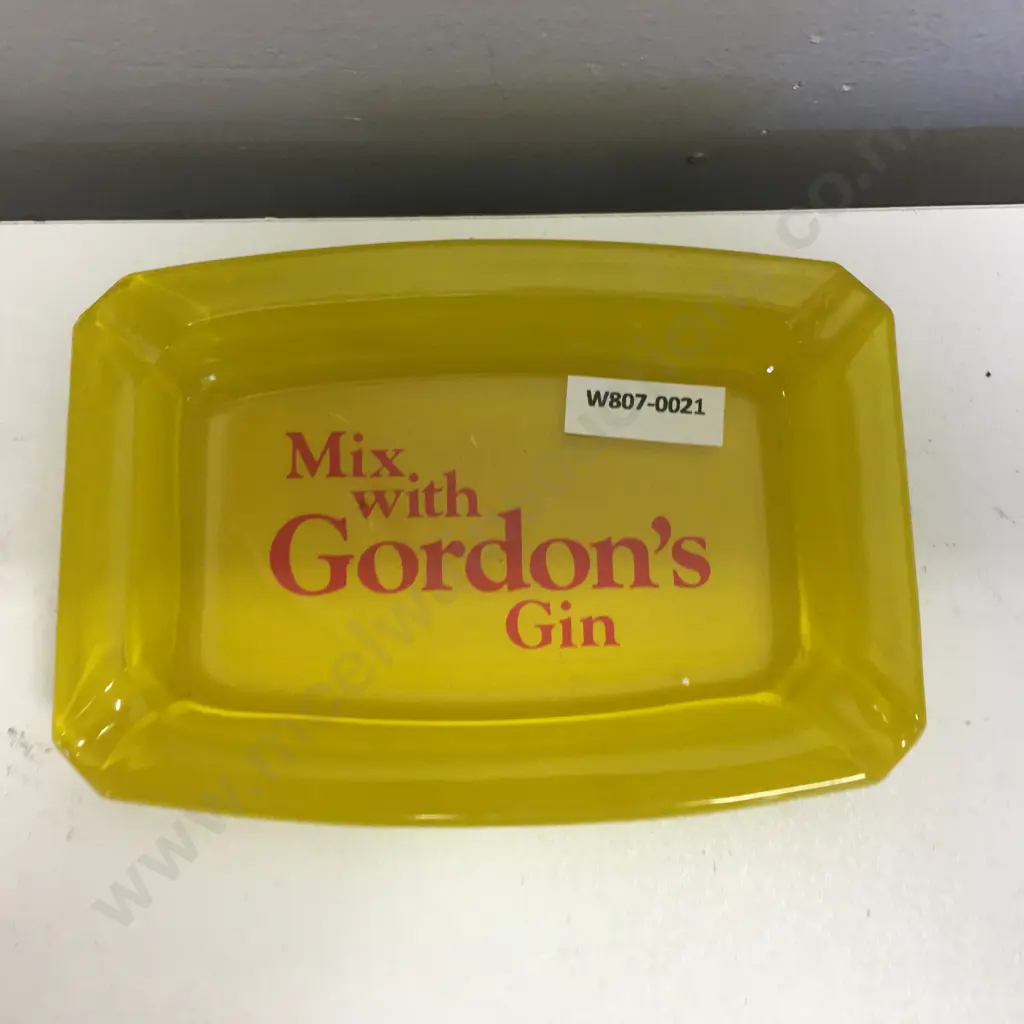 Rare Vintage Yellow Glass Gordon's Gin Advertising Ashtray, 15 x 10.5cm Image 1++