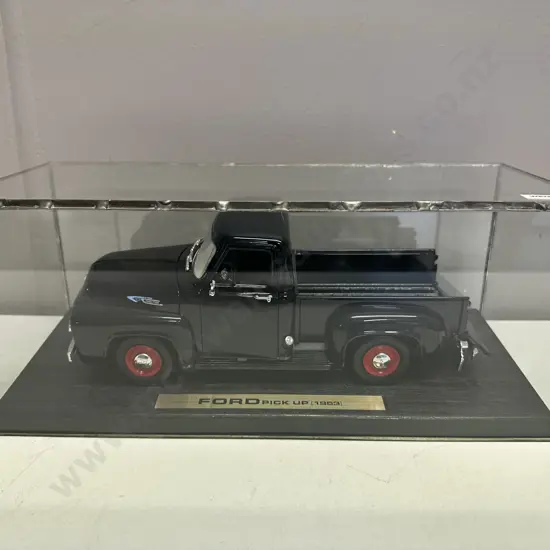Road Legends 1:18 1953 Ford F-100 Pickup Black Die-cast, Glass Case