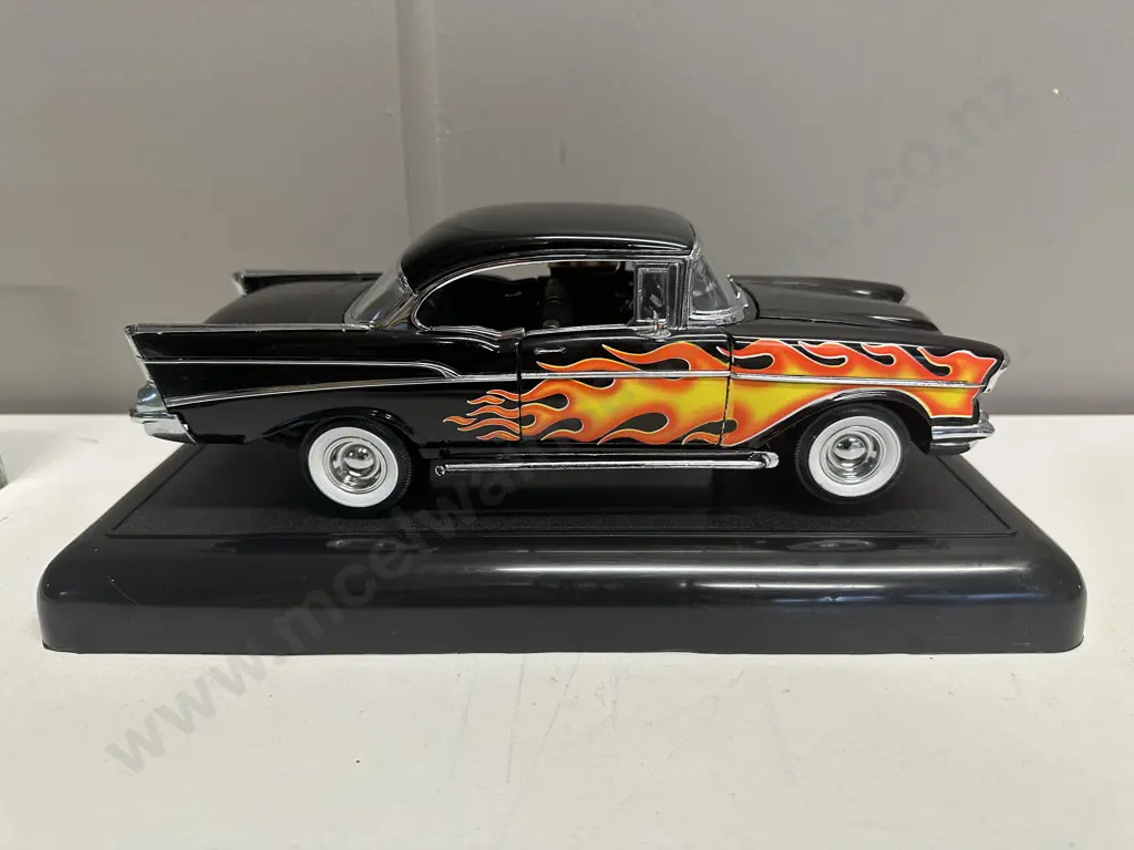 American Muscle Custom '57 Chevy Sport Coupe 1:18 Diecast Drive-In Edition With Dice & Food Tray, Glass Case Image 1++
