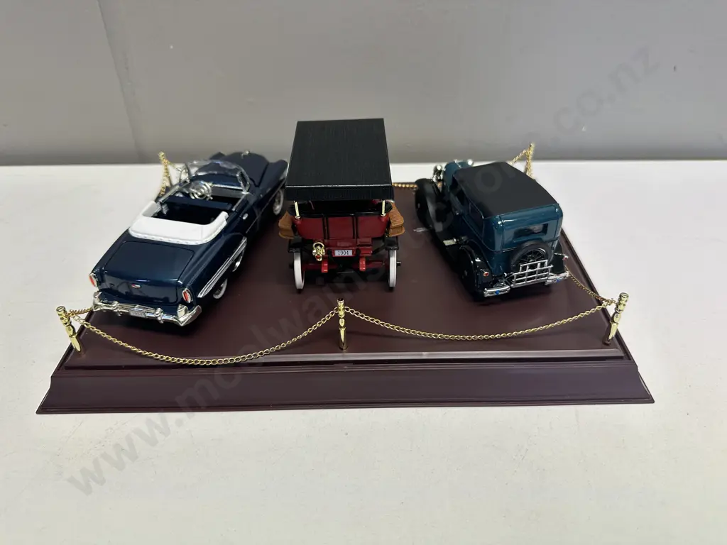 National Motor Museum Mint 2004 Anniversary Collection Set with Display Case, H12 W31 D21cm (Chain As Found) Image 1++