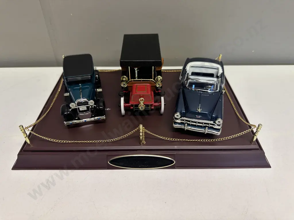 National Motor Museum Mint 2004 Anniversary Collection Set with Display Case, H12 W31 D21cm (Chain As Found) Image 1++