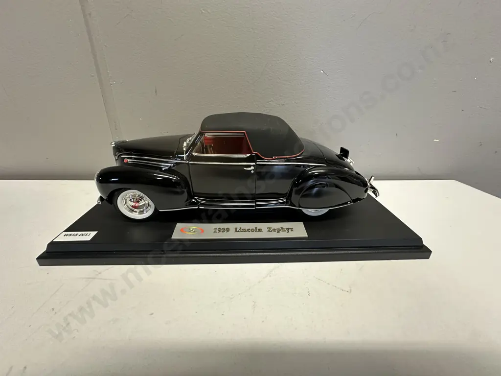 1939 Lincoln Zephyr Diecast Car Model, Black, Signature Models 1:18 Scale With Stand Image 1++