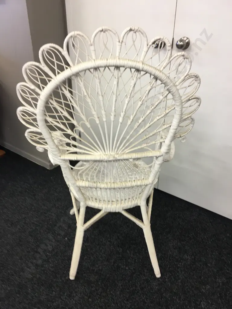 Vintage White Wicker Peacock Chair Image 1++