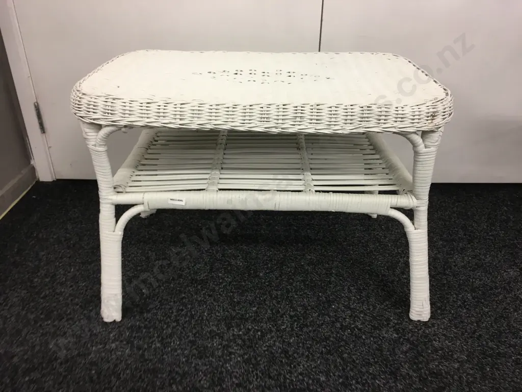 Vintage White Rattan Coffee Table, 46 x 67cm Image 1++
