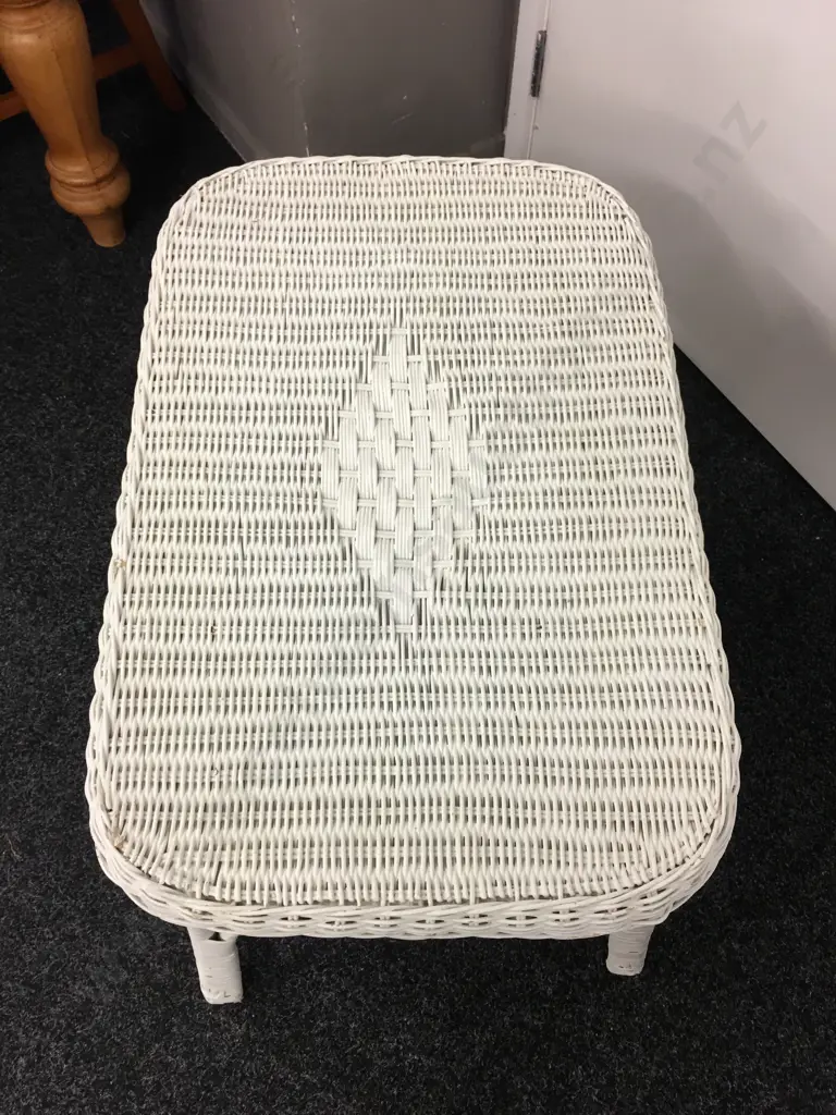 Vintage White Rattan Coffee Table, 46 x 67cm Image 1++