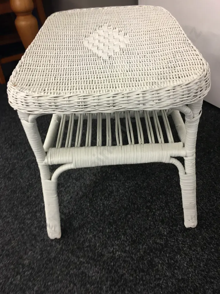 Vintage White Rattan Coffee Table, 46 x 67cm Image 1++