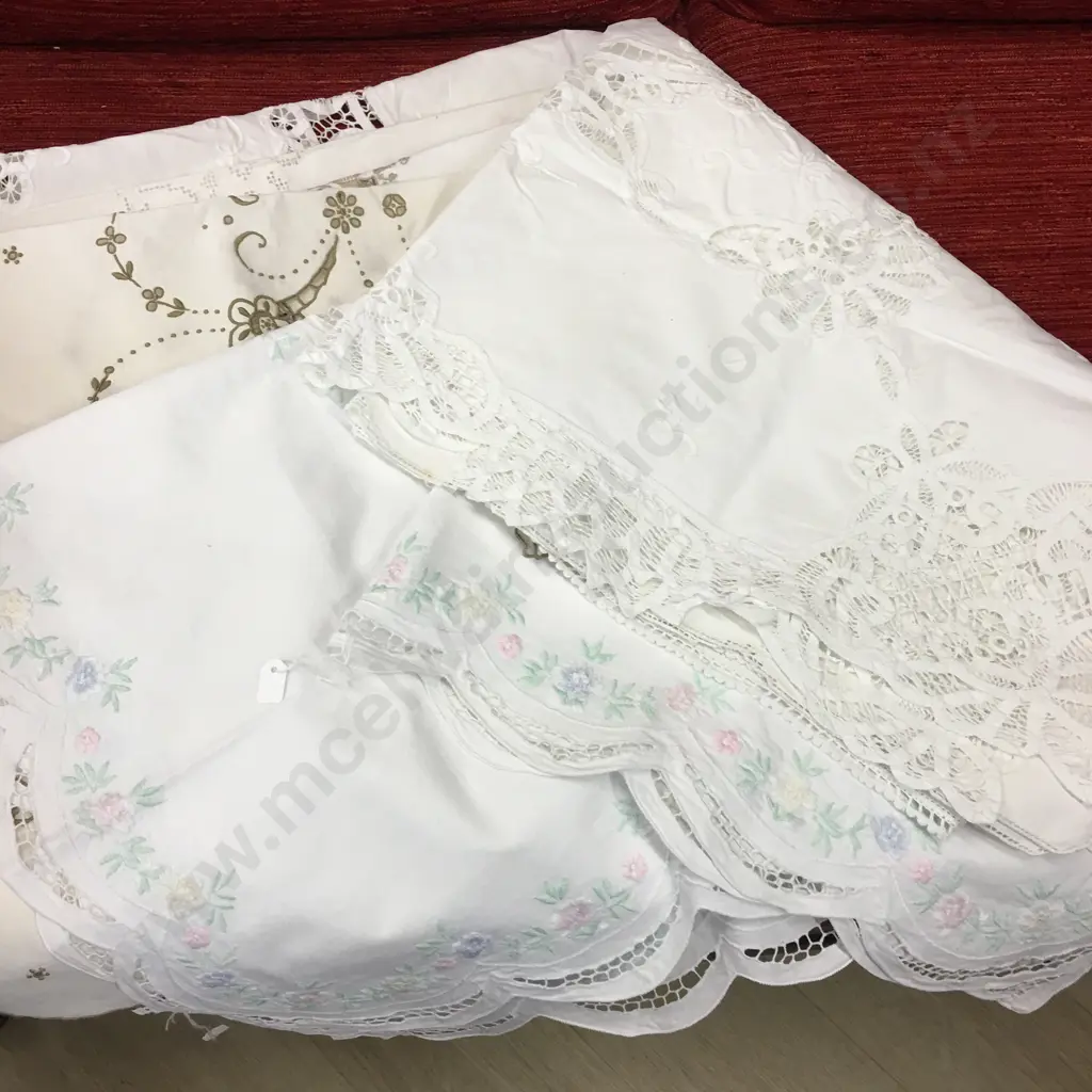 Selection Of Vintage Linen  Image 1++