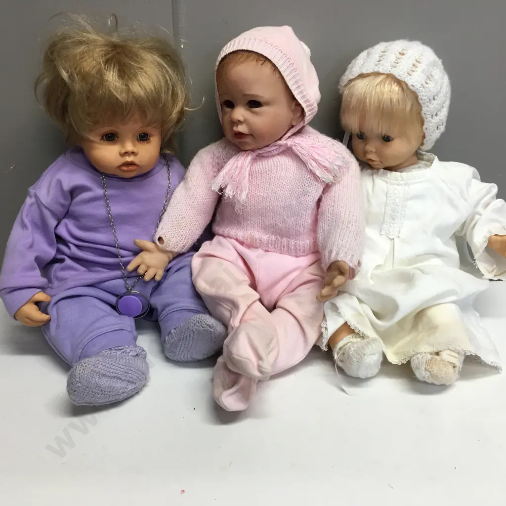 Lot of 3 Dolls Image 1++