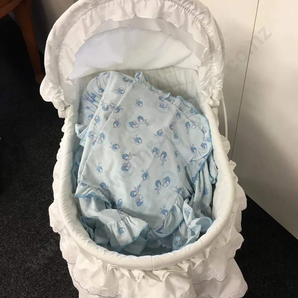 Baby Bassinette & Bedding Image 1++