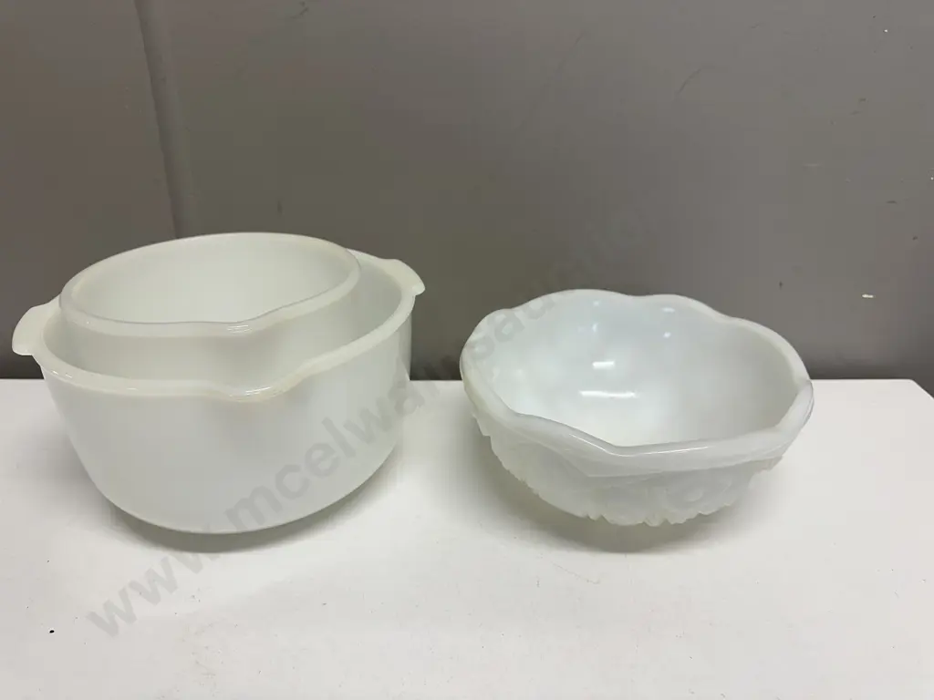 Vintage Mixing Bowls x2 & White Milk Glass Bowl Daisy & Button Paneled Designs Image 1++