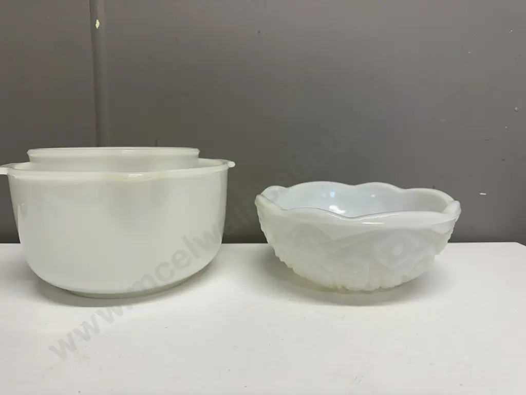 Vintage Mixing Bowls x2 & White Milk Glass Bowl Daisy & Button Paneled Designs Image 1++
