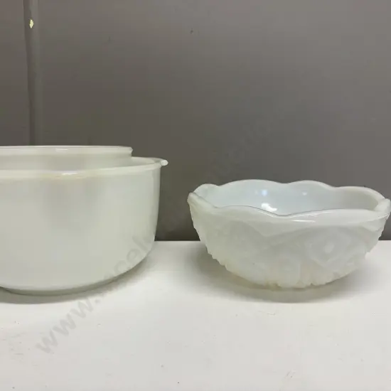 Vintage Mixing Bowls x2 & White Milk Glass Bowl Daisy & Button Paneled Designs