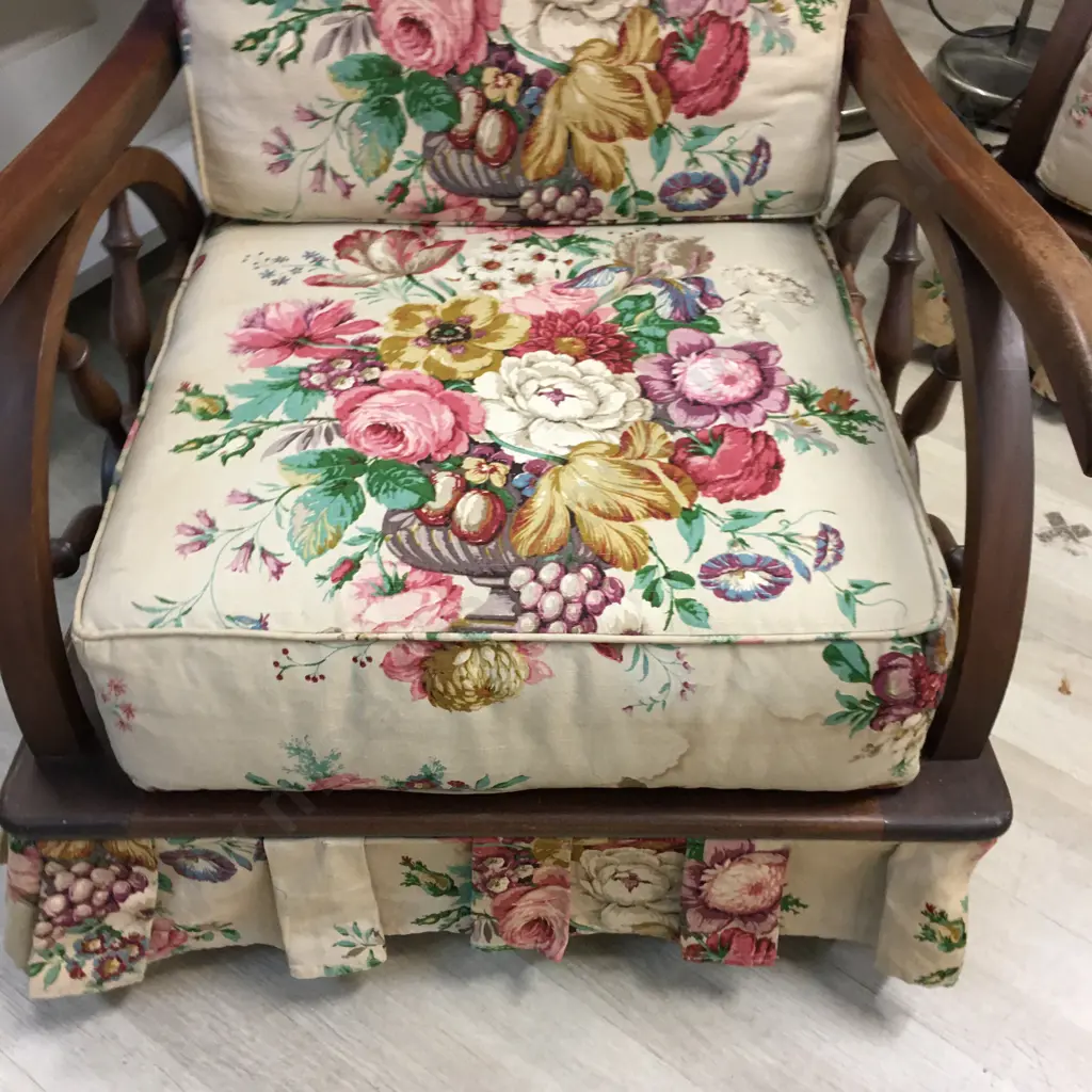 Mid Century Wagon Wheel 3+1+1 Spring Rocker Lounge Suite With a Flower Bouquet Pattern Image 1++