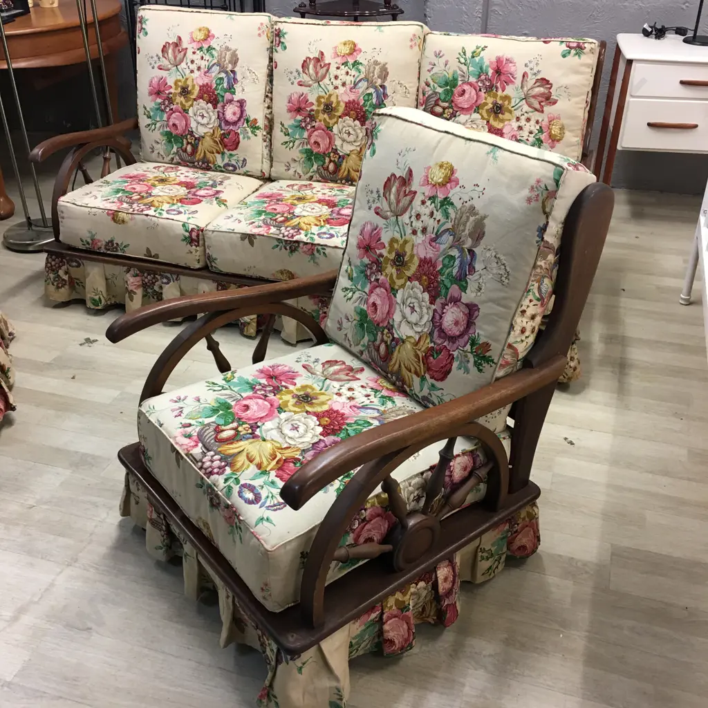 Mid Century Wagon Wheel 3+1+1 Spring Rocker Lounge Suite With a Flower Bouquet Pattern Image 1++