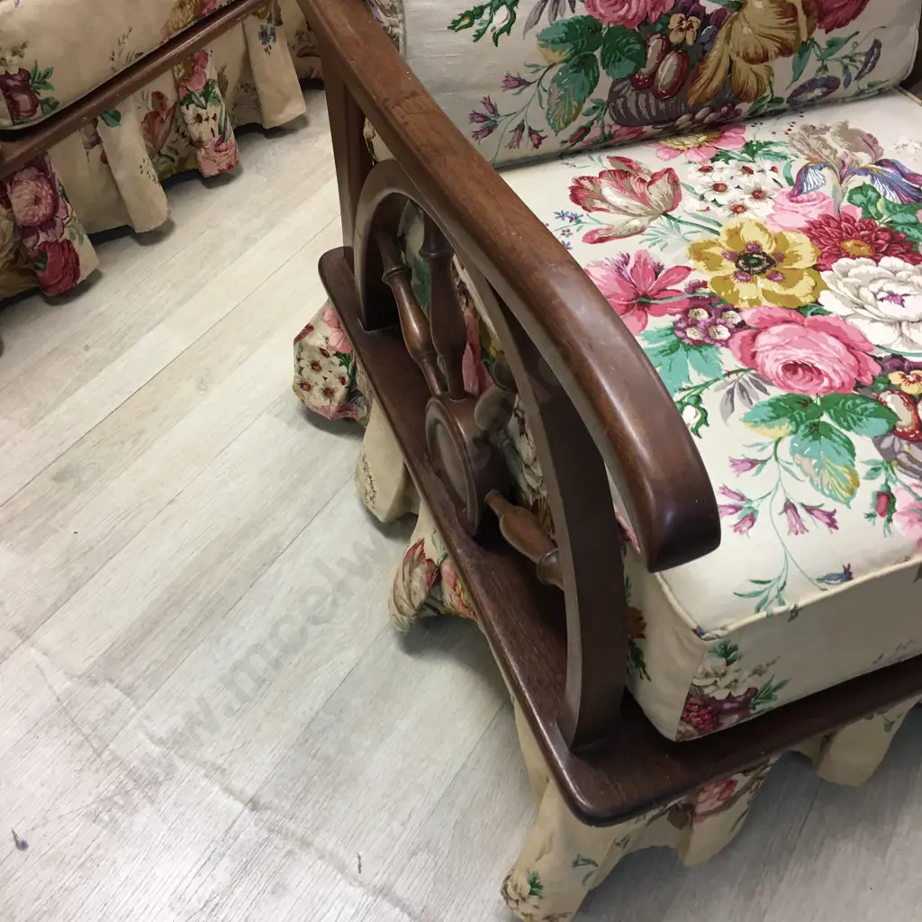 Mid Century Wagon Wheel 3+1+1 Spring Rocker Lounge Suite With a Flower Bouquet Pattern Image 1++
