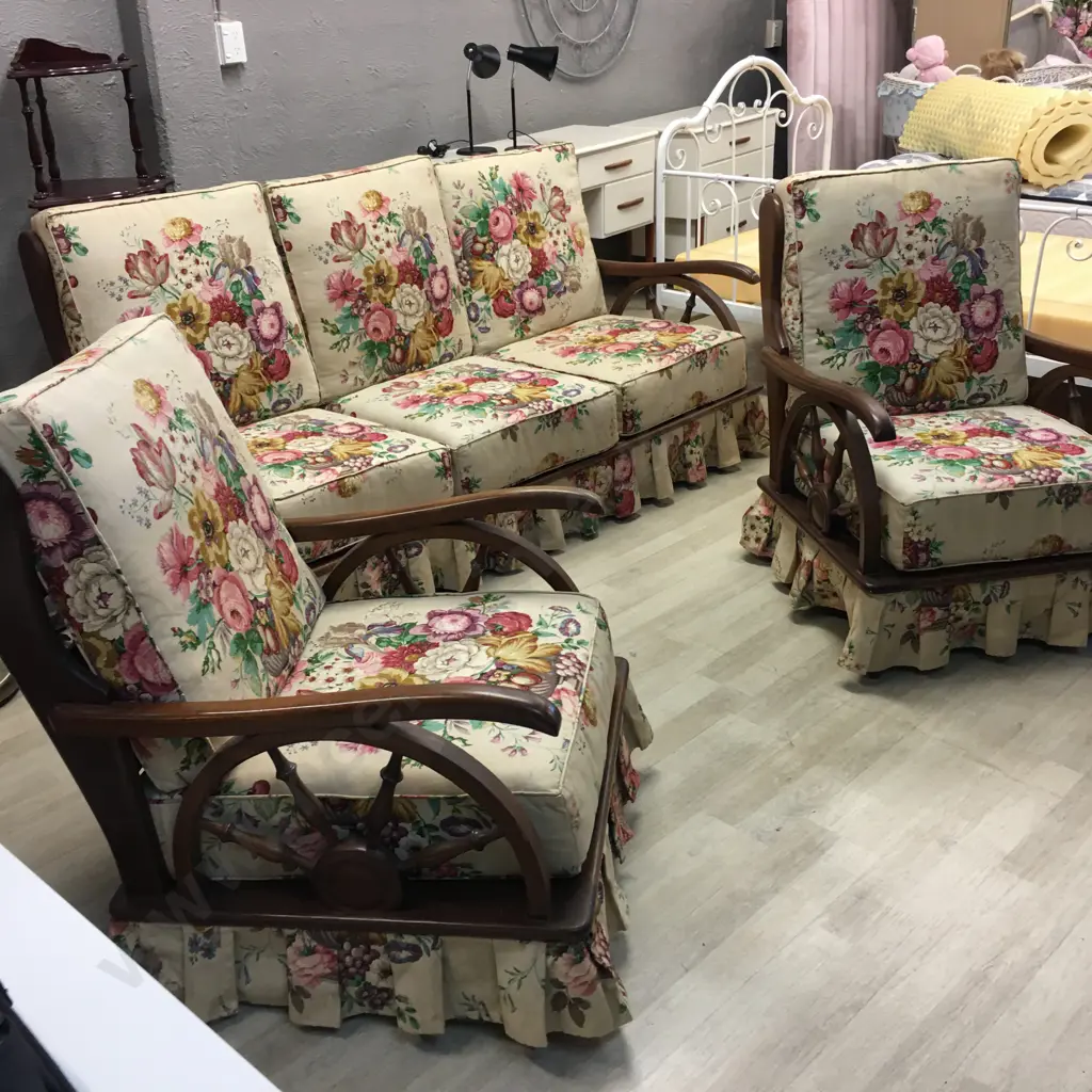 Mid Century Wagon Wheel 3+1+1 Spring Rocker Lounge Suite With a Flower Bouquet Pattern Image 1++