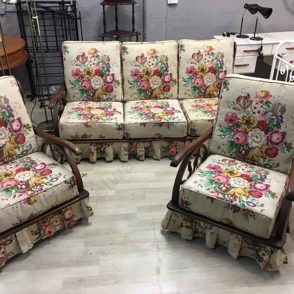 Mid Century Wagon Wheel 3+1+1 Spring Rocker Lounge Suite With a Flower Bouquet Pattern Image 1++