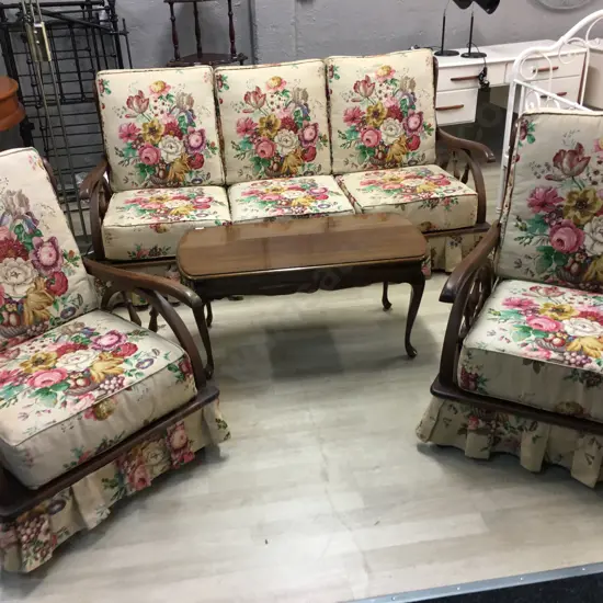 Mid Century Wagon Wheel 3+1+1 Spring Rocker Lounge Suite With a Flower Bouquet Pattern