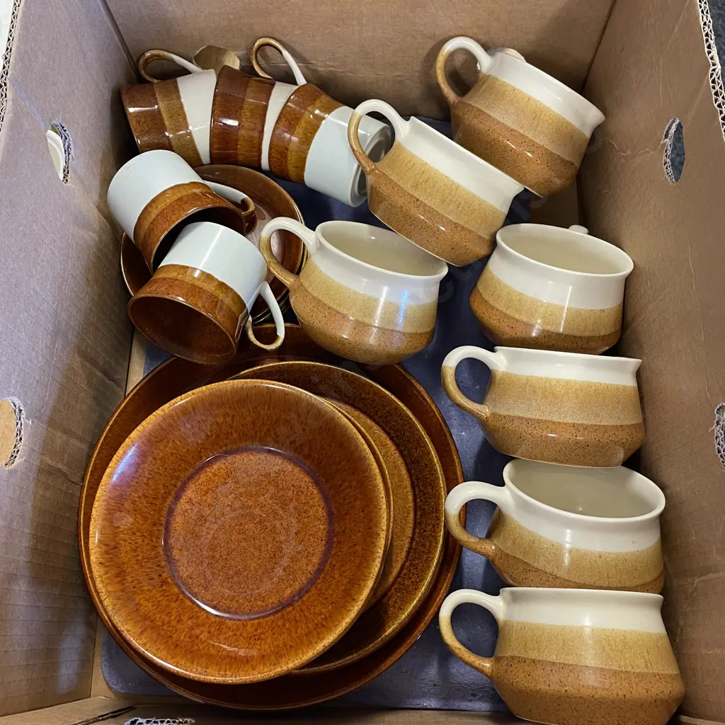 Box of Assorted Crown Lynn Image 1++