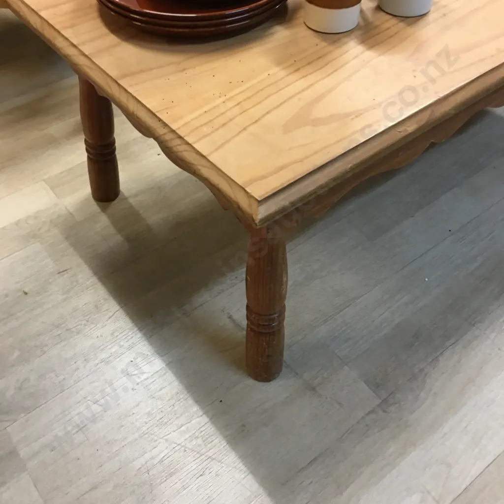 Pine Coffee Table, H38 W107 D56cm Image 1++
