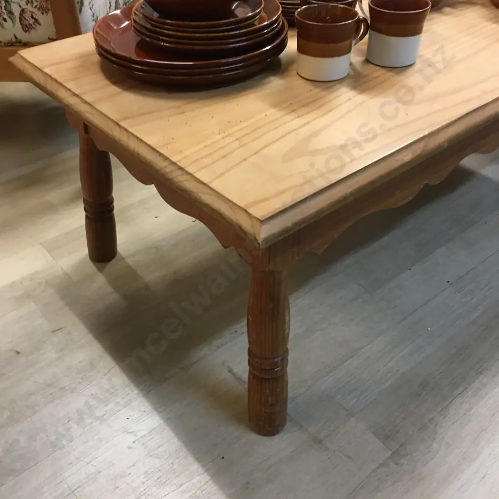 Pine Coffee Table, H38 W107 D56cm Image 1++